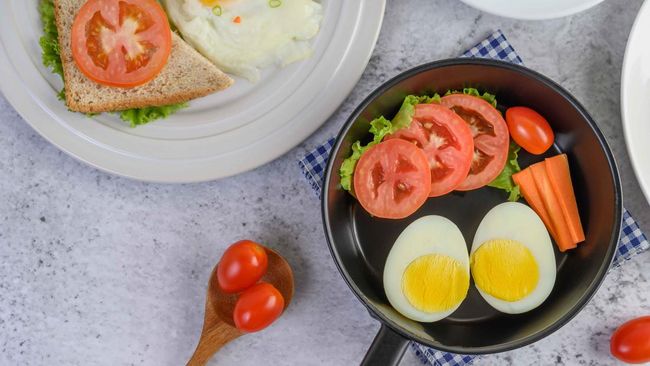 Banyak orang memilih telur sebagai menu sarapan karena praktis, murah, dan kaya nutrisi. Namun Anda perlu memperhatikan jumlahnya.