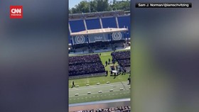 VIDEO: Puluhan Mahasiswa Duke University Walk Out Saat Akan Wisuda