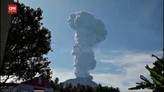 VIDEO: Gunung Ibu di Halmahera Meletus, Kolom Abu Membumbung 5 Km