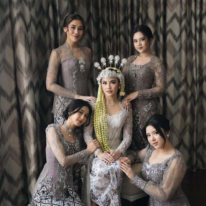 <p>Dalam potret tersebut, Ziva juga menampilkan tangkapan layar isi pesan chat dengan Mahalini. Pesan ini diduga menjadi awal mula hubungan Mahalini dengan Iky, Bunda. (Foto: Instagram@zivamagnolya)</p>