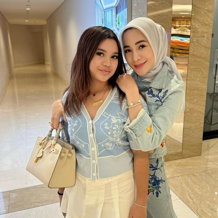 <p>Pada 19 Oktober 2011, Erin melahirkan anak ketiganya yang berjenis kelamin perempuan. Ia pun diberi nama Arlova Carissa Taulany. (Foto: Instagram: @erintaulany)</p>