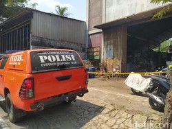 Temuan Mortir di Gudang Rongsok Muntilan, Garis Polisi Dipasang