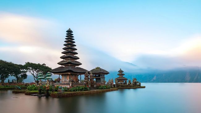 Baru-baru ini viral sebuah video di TikTok yang menunjukkan 'kebodohan' oknum turis asing di sebuah hotel mewah di Bali hingga mendapat kecaman warganet.
