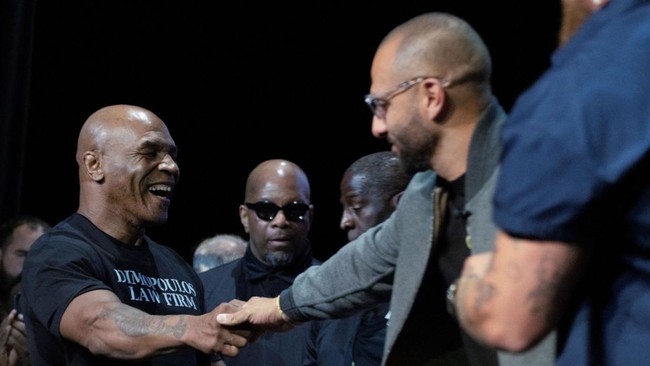 Sang Pengguling Holyfield Meramalkan Kejatuhan Tyson di Tangan Jake Paul