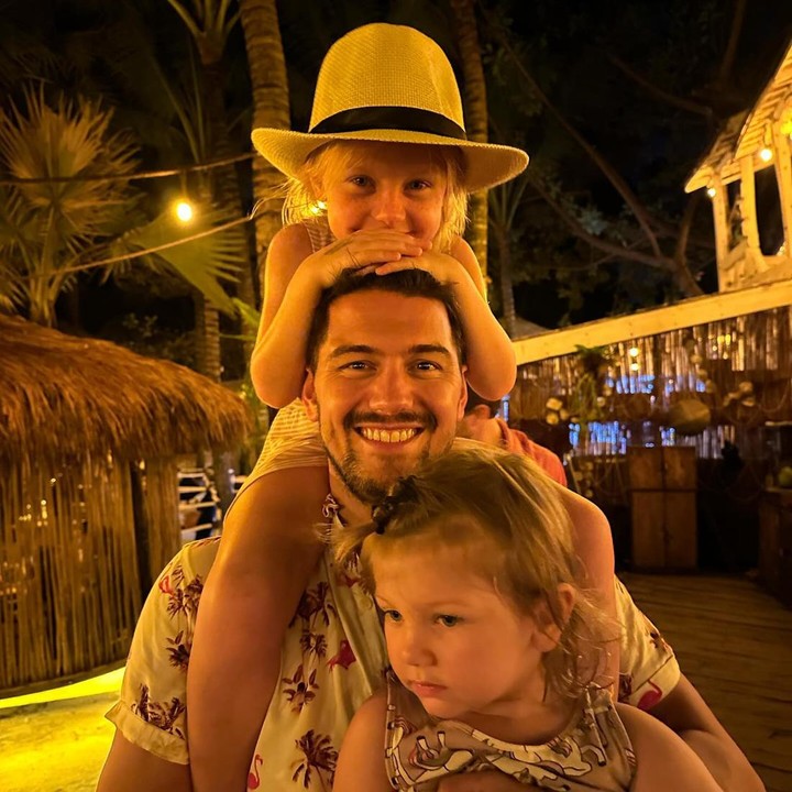 <p>Perempuan berusia 38 tahun ini juga meninggalkan pesan manis untuk sang suami. "<em>Happy Birthday my Love,</em>" tulisnya sebagai <em>caption,</em> Bubun kutip dari akun @marissaln. (Foto: Instagram @marissaln)<br /><br /><br /></p>