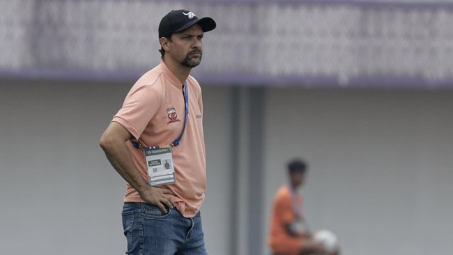 Mauricio Souza, Pelatih Ideologis yang Resmi Tangani Persija Mauricio Souza resmi menjadi Persija Jakarta per Senin (27/5). Pelatih yang lebih banyak berkiprah di usia muda ini akan membangun Macan Kemayoran.