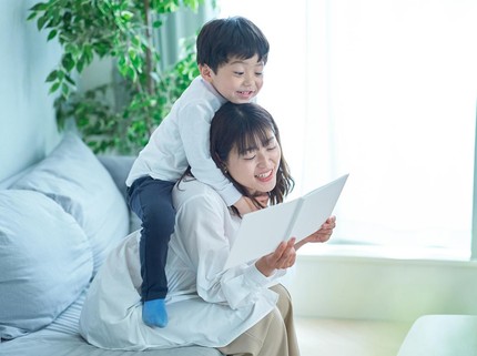 Kapan Waktu yang Tepat Membacakan Buku Cerita ke Anak, Benarkah Sebelum Tidur?
