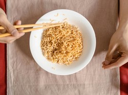 Hati-hati! Ini Ciri-ciri Mie dan Makanan yang Mengandung Formalin