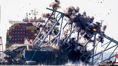 FOTO: Momen Jembatan Baltimore Diledakan Usai Ditabrak Kapal Kontainer