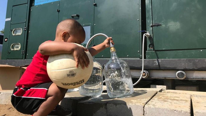 Pria Ini Ciptakan Mesin untuk Ubah Udara Jadi Air Bersih, Gimana Caranya?