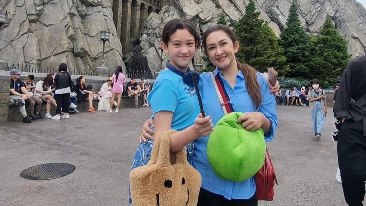 Nafa Urbach dan Mikhaela