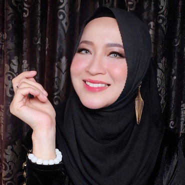 Gaya Make-up Okie Agustina Setelah Cerai dari Gunawan Dwi Cahyo Bikin Syok