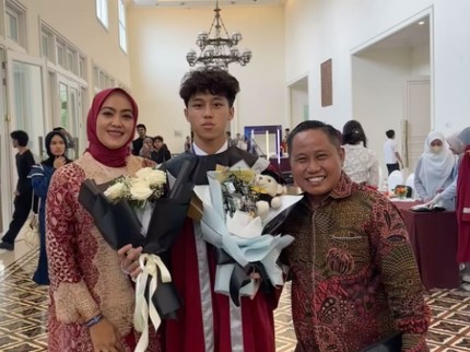 7 Potret Dracaena, Anak Sulung Narji Cagur yang Baru Lulus SMP