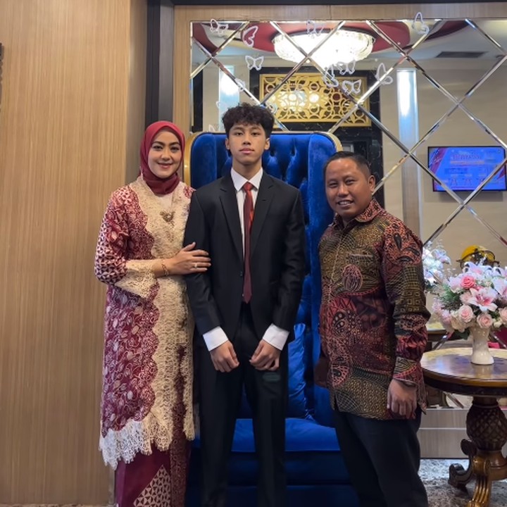 <p>Salah satu anak Narji dan Widiyanti adalah Dracaena Athaya Dinarta Mansyur. Di tahun ini, Dracaena sudah beranjak besar, lho.  (Foto: Instagram: @diyan_narji)</p>
