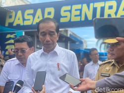 Jokowi Irit Bicara Kala Ditanya soal Revisi UU MK