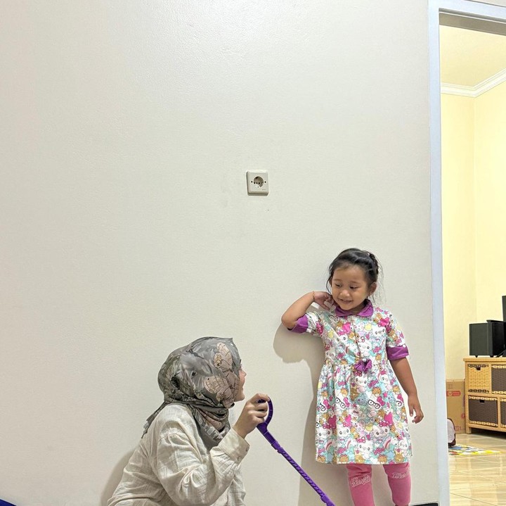 <p>Selain mengunjungi Bintang ke rumah, beberapa waktu lalu Putri membagikan potret bersama adiknya di pernikahan kakaknya, Rizky Febian dan Mahalini. (Foto: Instagram @putridelinaa)<br /><br /><br /></p>