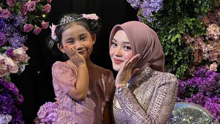 Putri Delina Putri Delina