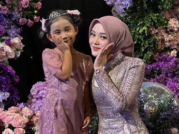 img-title Bongkar Sikap Keluarga Sule, Orang Tua Asuh Bintang: Semuanya...