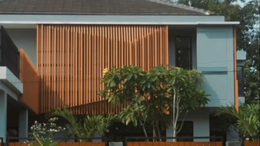 img-title Punya Cicilan KPR, 8 Potret Rumah Mewah Randy Pangalila yang Didatangi Debt Collector