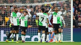 Liverpool Diprediksi Cari Pelatih Baru Pengganti Arne Slot Saat Natal