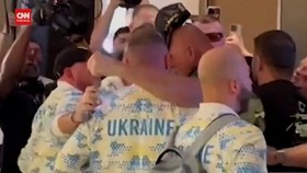 VIDEO: Ayah Tyson Fury Luka Usai Ribut dengan Tim Usyk