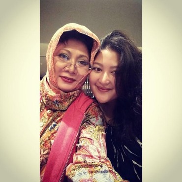 Diasuh Sejak Kecil, 7 Potret Hangat Danvy Rukmana Bareng Tutut Soeharto bak Ibu Kandung