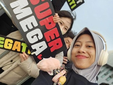 img-title Tak Disangka, YouTuber Jiah yang Viral Diajak ke Hotel Om Botak Ternyata Fans Megawati
