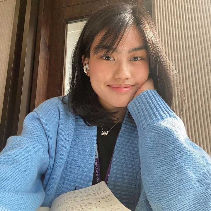 <p>Namira Adjani anak Alya Rohali berhasil diterima di 5 kampus luar negeri melalui beasiswa LPDP, Bunda. Dari 5 kampus, Namira memilih untuk melanjutkan studi S2-nya di University College London (UCL), Inggris. (Foto: Instagram: @namiradjani)</p>