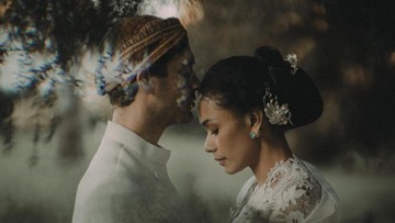 ADINIA WIRASTI DAN SUAMI MENGGELAR RESEPSI DI BALI