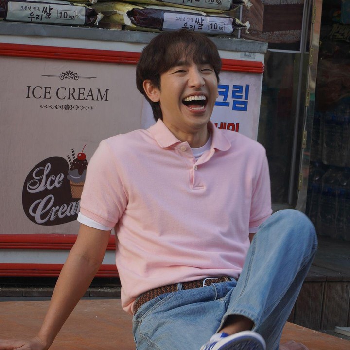 <p>Bagi penonton setia Lovely Runner pasti sudah akrab dengan Song Ji Ho, pemeran kakak Im Sol alias Im Geum yang suka banyak tingkah. (Foto: Instagram @ziffffo)</p>