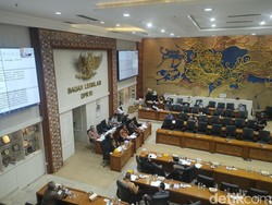 Rapat Baleg, Anggota DPR Usul Jumlah Kementerian Diserahkan ke Presiden