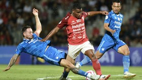 FOTO: Bali United vs Persib Imbang di Momen Perdana VAR