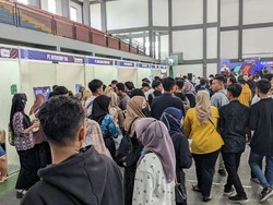50 Perusahaan Buka Lowongan di Trenggalek Diserbu Ribuan Pencari Kerja