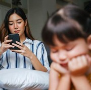 Dampak Psikologis Terhadap Anak yang Dijadikan Konten Medsos Demi Dongkrak Popularitas