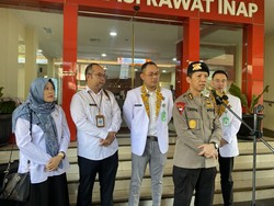 RS Brimob Beri Trauma Healing Korban Kecelakaan Rombongan SMK Lingga Kencana