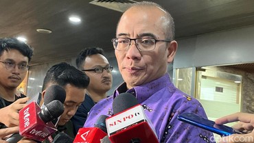 img-title Bukan Sembarangan, Ini Sosok Istri Ketua KPU Hasyim Asy'ari yang Diselingkuhi