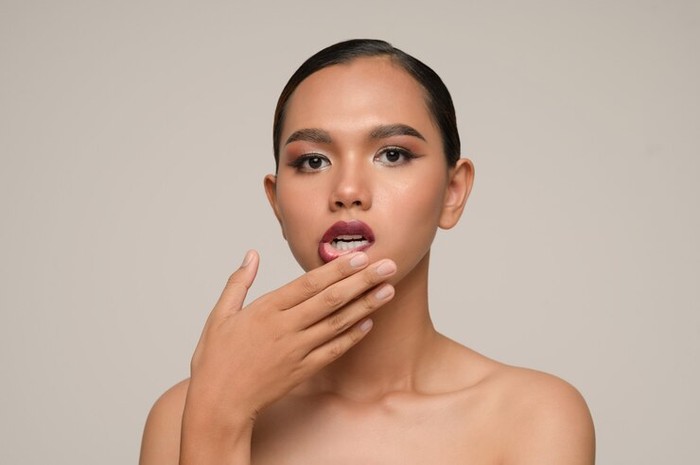 5 Kebiasaan Pemicu Bibir Gelap, Stop Lakukan Hal Ini!
