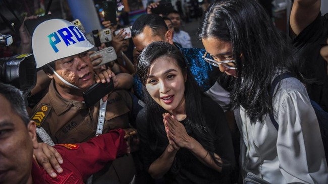 Sandra Dewi Prioritaskan Pengasuhan Anak setelah Suami Dilanda Badai Korupsi