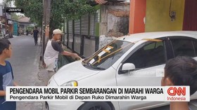 VIDEO: Pengendara Mobil Parkir Sembarangan di Marahi Warga