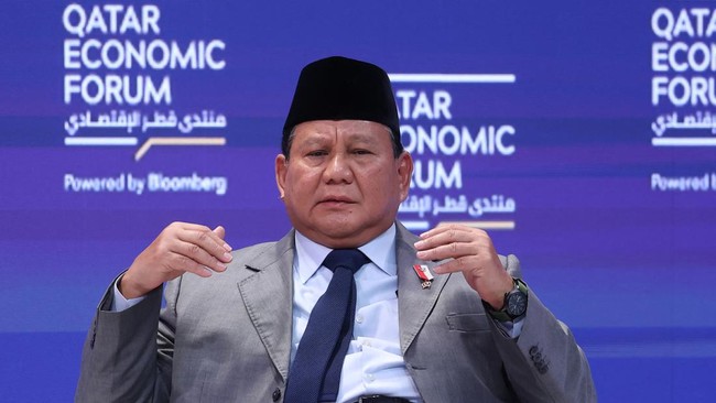 Presiden Terpilih RI Prabowo Subianto menjawab soal apakah dirinya akan memimpin Indonesia dengan cara militer menyusul riwayatnya berasal dari kalangan TNI.