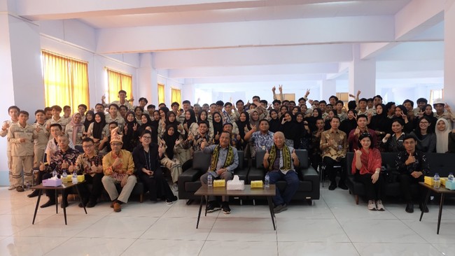 PTVM menggelar kuliah umum yang menghadirkan Komisaris BCA, Cyrillus Harinowo, untuk memberikan perspektif langsung terkait hilirisasi.