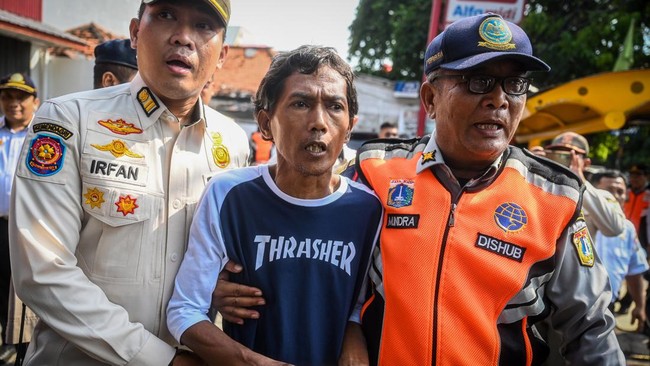 Anggota DPRD DKI Muhammad Taufik mengusulkan juru parkir di minimarket diberdayakan agar nantinya benar-benar menertibkan, merapihkan, dan menjaga kendaraan.