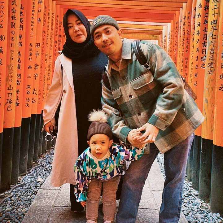 <p>Risa resmi menikah dengan Dimas pada 13 Februari 2019, Bunda. Anak pertamanya lahir pada 15 Januari 2020. (Foto: Instagram @risa_saraswati)</p>