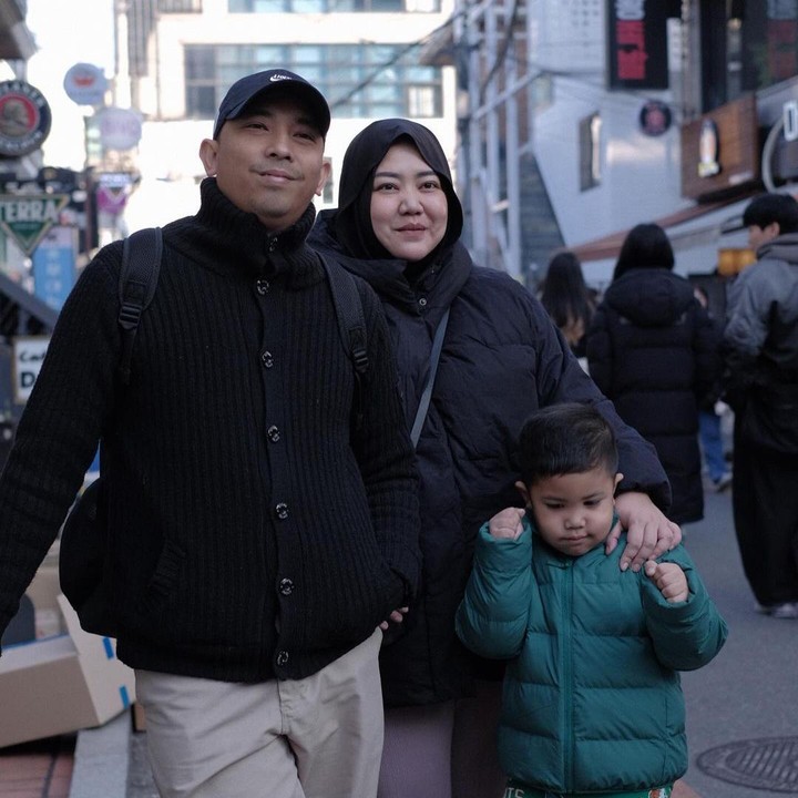 <p>Liburan ke Korea ini menjadi momen yang spesial bagi Risa. Pasalnya, banyak kenangan terjadi di awal tahun, seperti ulang tahunnya ia dan sang putra, serta ulang tahun pernikahannya dan suami. (Foto: Instagram @risa_saraswati)</p>