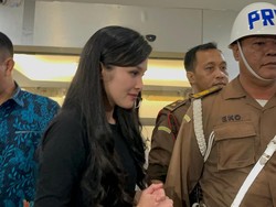 Sandra Dewi Bungkam Usai 10 Jam Diperiksa Kejagung