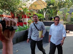 KPK Periksa Sekjen DPR Indra Iskandar