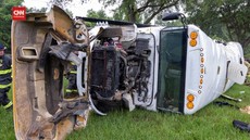 VIDEO: Bus Tabrak Truk di Florida, 8 Orang Tewas