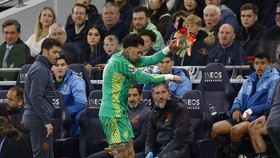 Ederson Marah Lalu Tendang Botol Saat Man City Hajar Tottenham