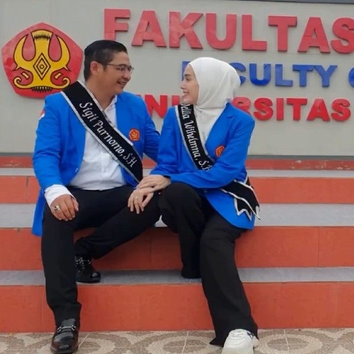 <p>Melihat pencapain tersebut, postingan Adelia pun dibanjiri banyak reaksi. Ia mendapat banyak ucapan dan pujian mulai dari sang suami hingga netizen. "Bismillah sayang.. selalu rendah hati," tulis Pasha, lalu ada juga dari akun @angie, "Kerenn nengggg <em>congrats</em> yaaa," ucapnya. (Foto: Instagram @adeliapasha)</p>