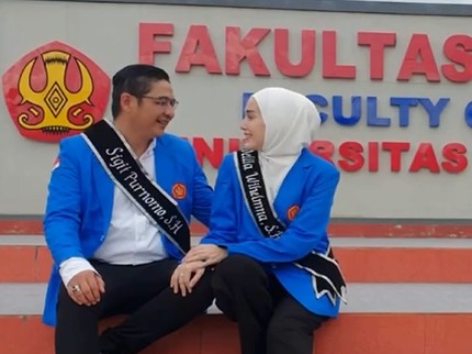 5 Potret Adelia Istri Pasha 'Ungu' Sidang Skripsi & Lulus dengan Predikat Memuaskan
